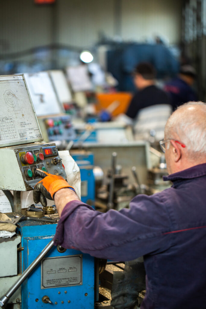 Using advanced machinery fro ship repairs